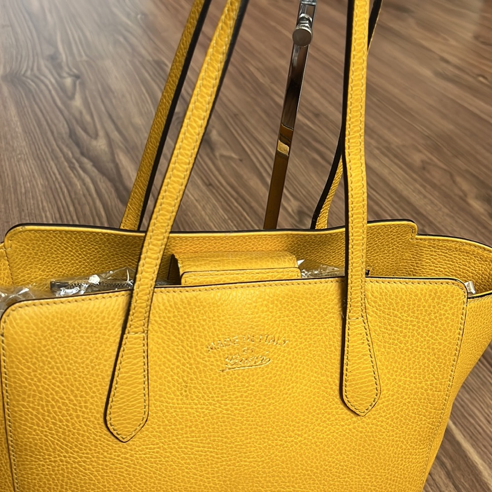 A46- 💯 % authentic Gucci shoulder bag - Picture 12 of 16